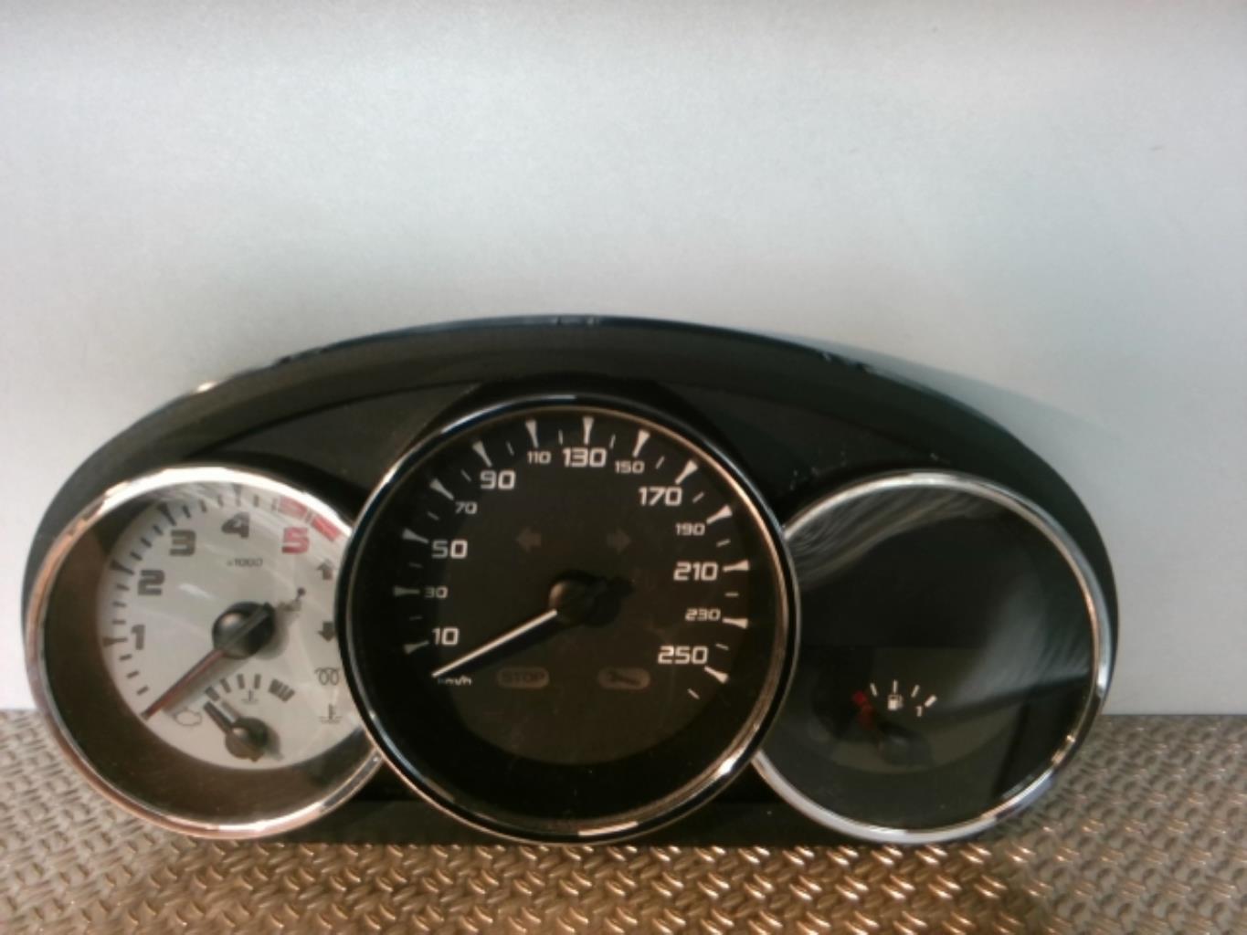 Compteur RENAULT MEGANE 3 PHASE 1 COUPE Diesel - 1