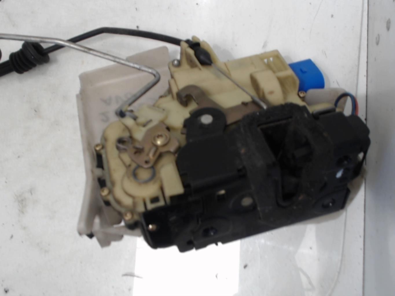 Chiusura centralizzata anteriore sinistra VOLKSWAGEN POLO 4 PHASE 1 Gasolina - 1