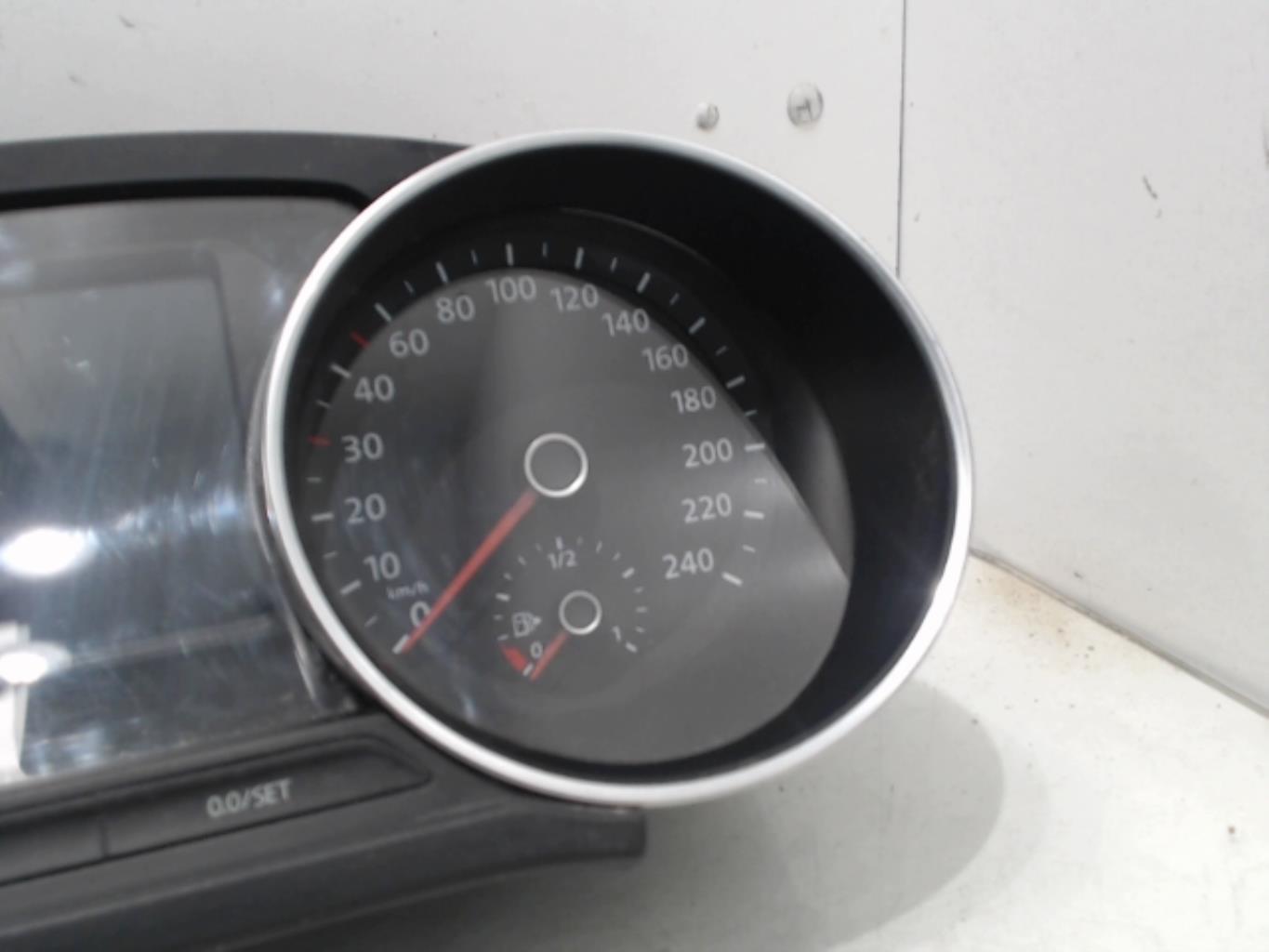 Compteur VOLKSWAGEN POLO 5 PHASE 2 Diesel - 1