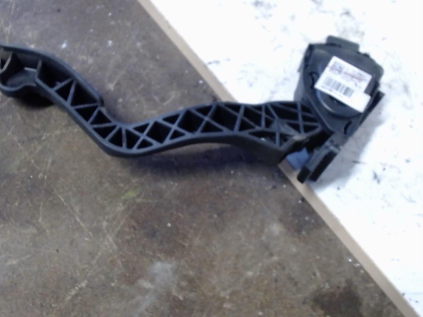 Pedale acceleratore PEUGEOT 308 1 SW PHASE 2 BREAK Diésel - 1