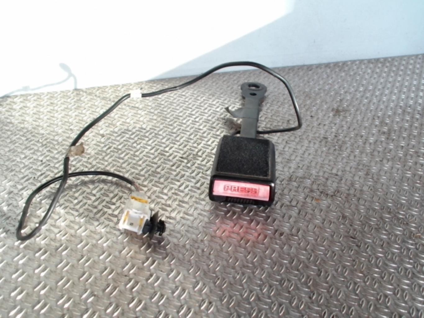 Aggancio cintura sicurezza anteriore sinistro PEUGEOT 607 PHASE 1 Diésel - 1