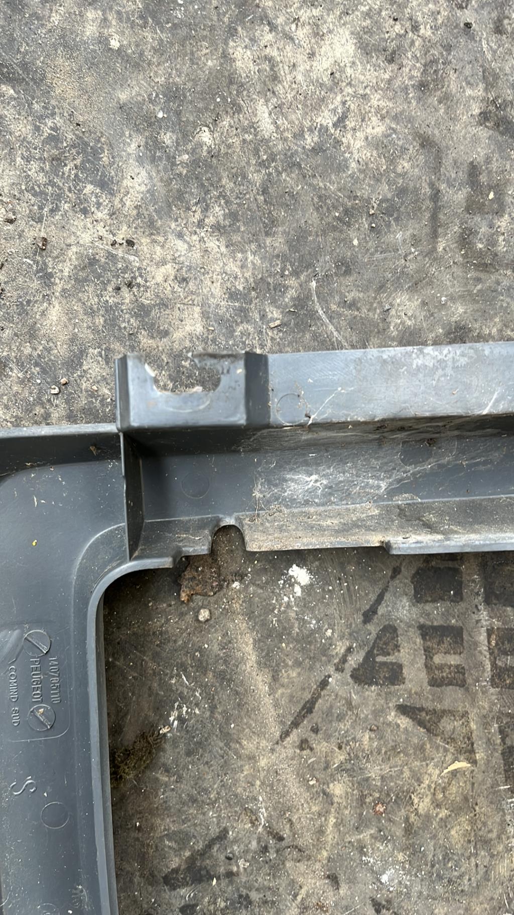 Cornice faro sinistro PEUGEOT J5 Diésel - 1