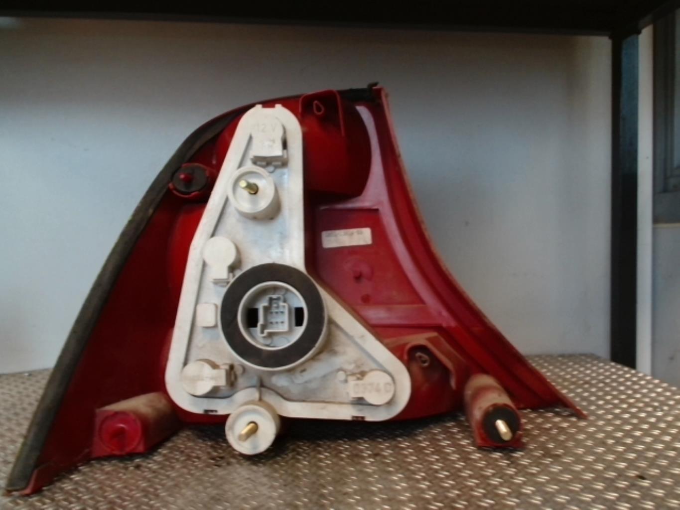 Fanale posteriore principale destro (luci) FORD FOCUS 1 Gasolina - 1