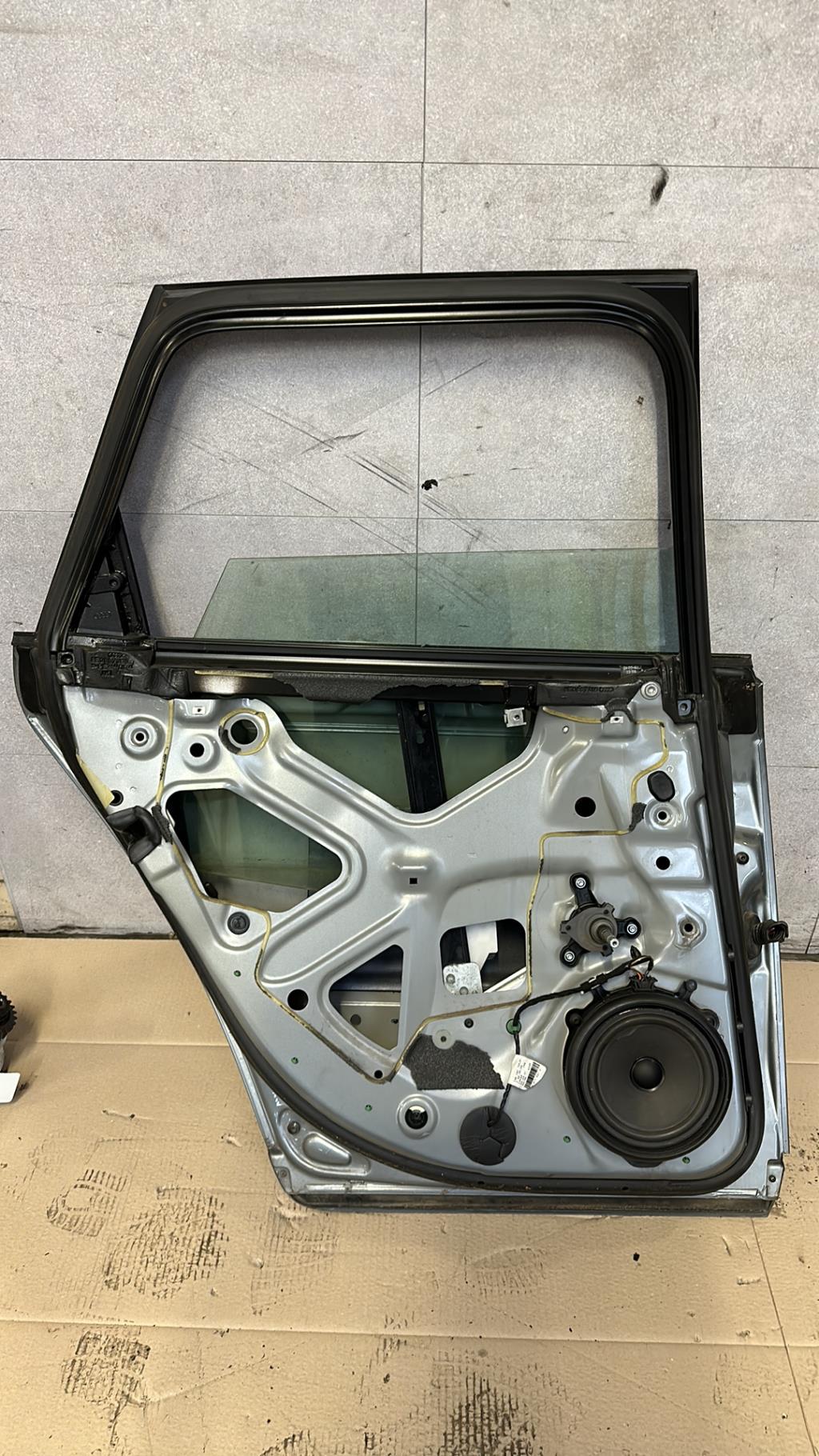 Puerta trasera izquierda AUDI A4 2 AVANT PHASE 2 BREAK  - 1
