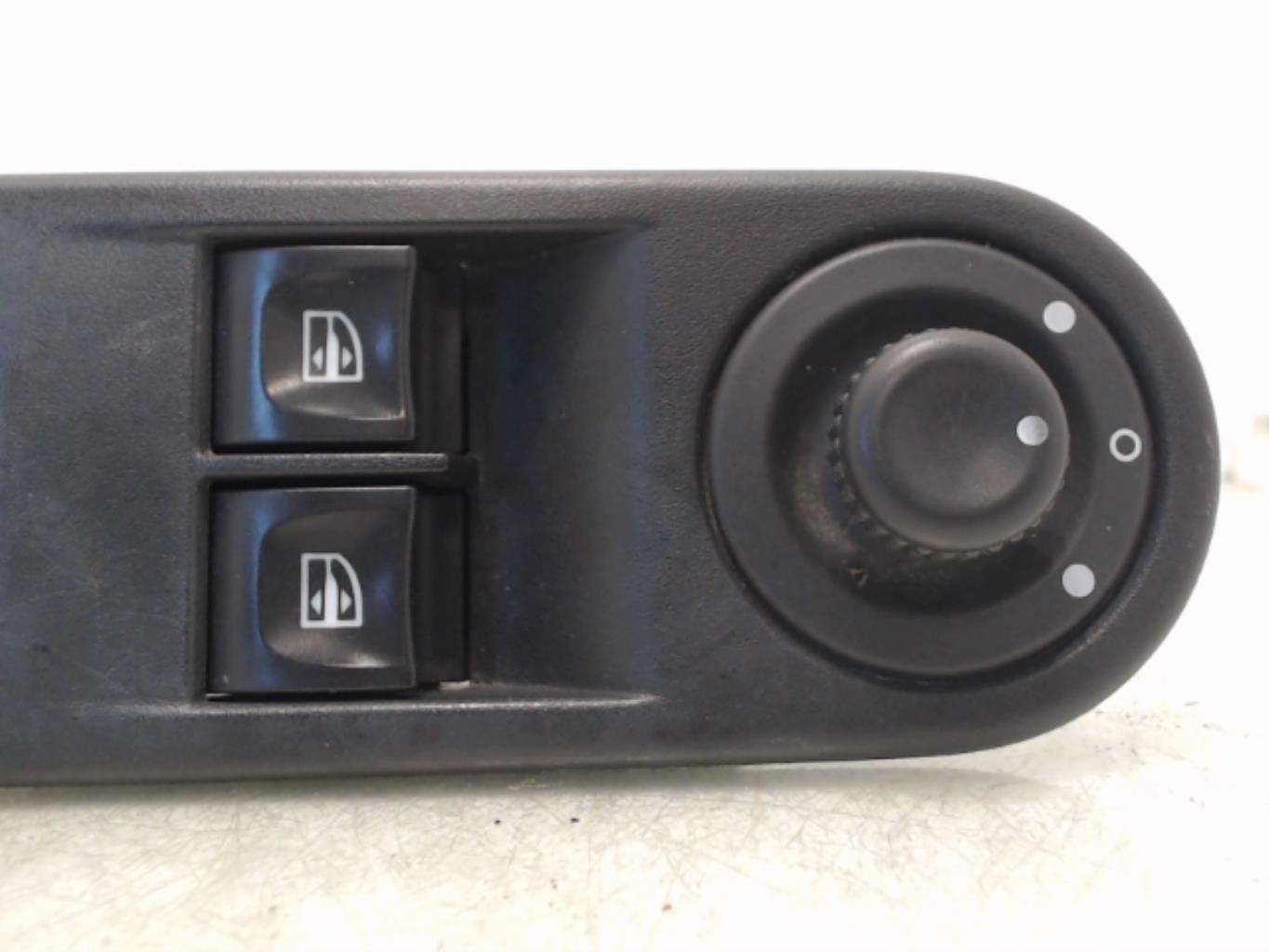 Interruttore lavacristalli anteriore sinistro RENAULT CLIO 4 PHASE 1 Diésel - 1