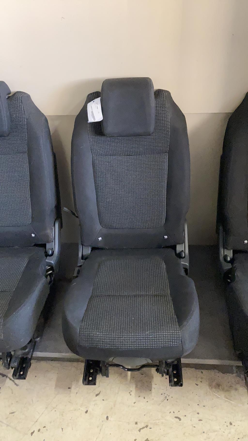 Sedile posteriore centrale PEUGEOT 5008 1 PHASE 1 Diésel - 1