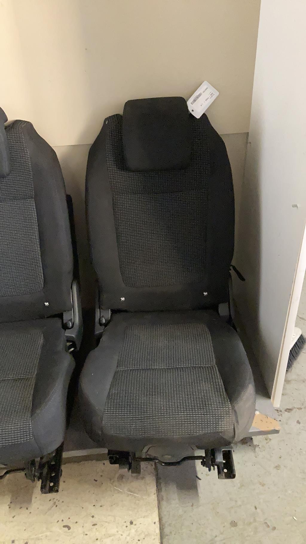 Sedile posteriore sinistro PEUGEOT 5008 1 PHASE 1 Diésel - 1