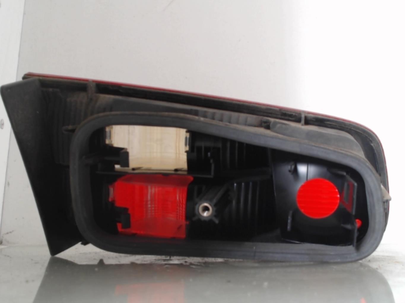 Feu arriere secondaire droit (feux) RENAULT LAGUNA 2 PHASE 1 Essence - 1