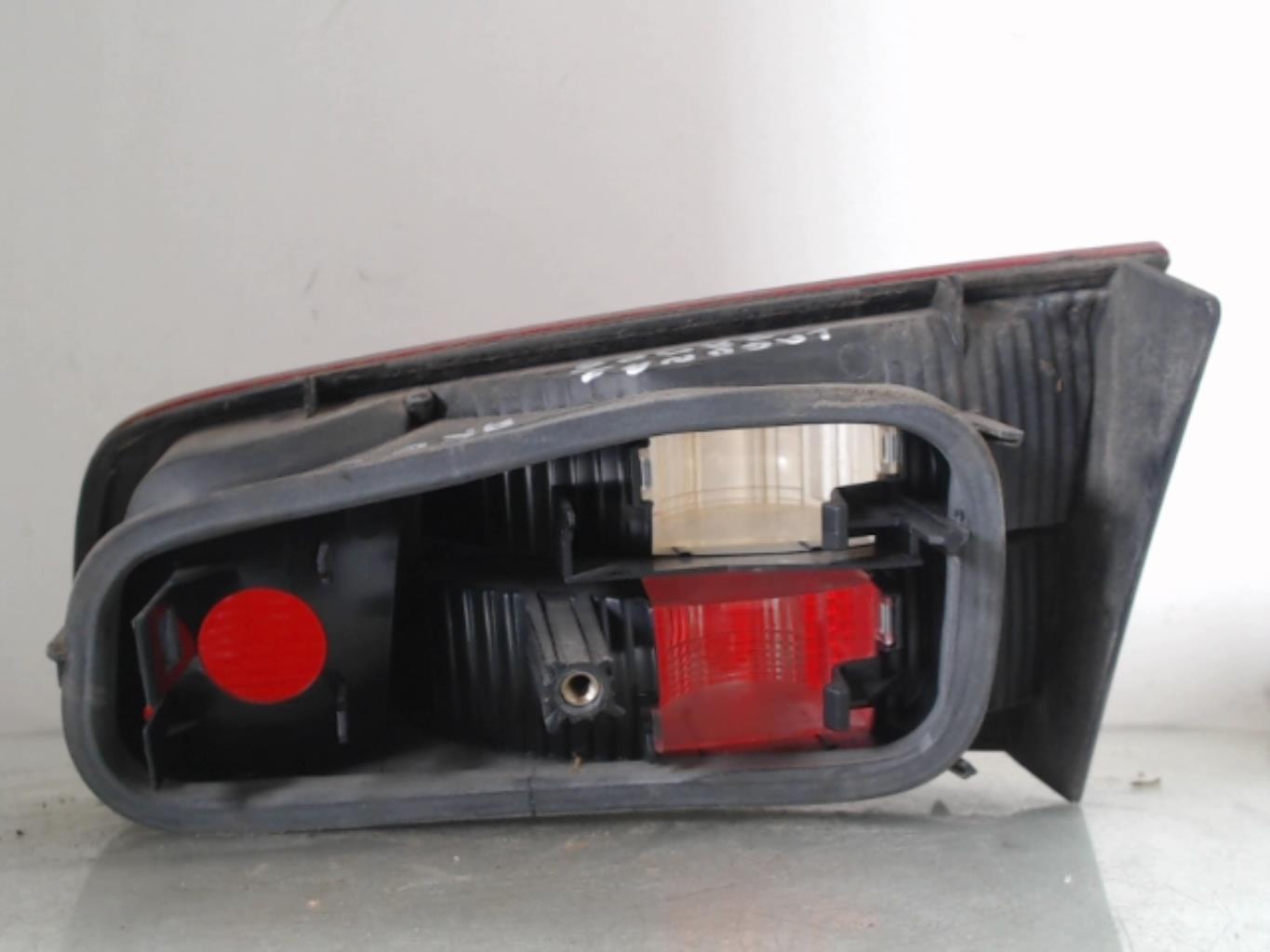 Feu arriere secondaire gauche (feux) RENAULT LAGUNA 2 PHASE 1 Essence - 1