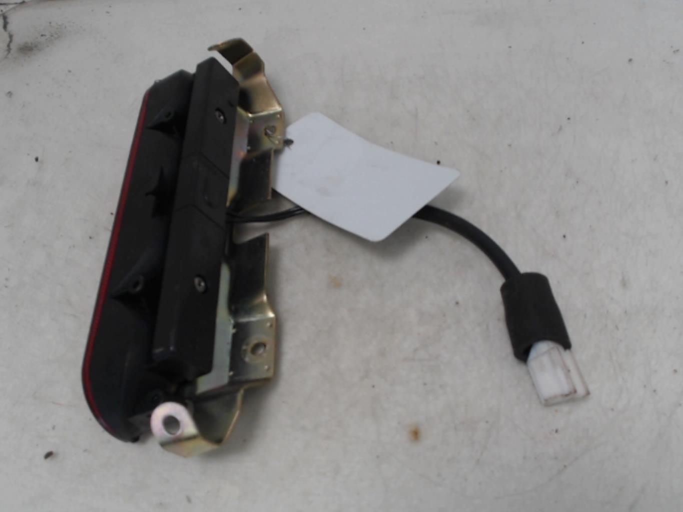 Feu arriere stop central MITSUBISHI SPACE STAR 2 Diesel - 1