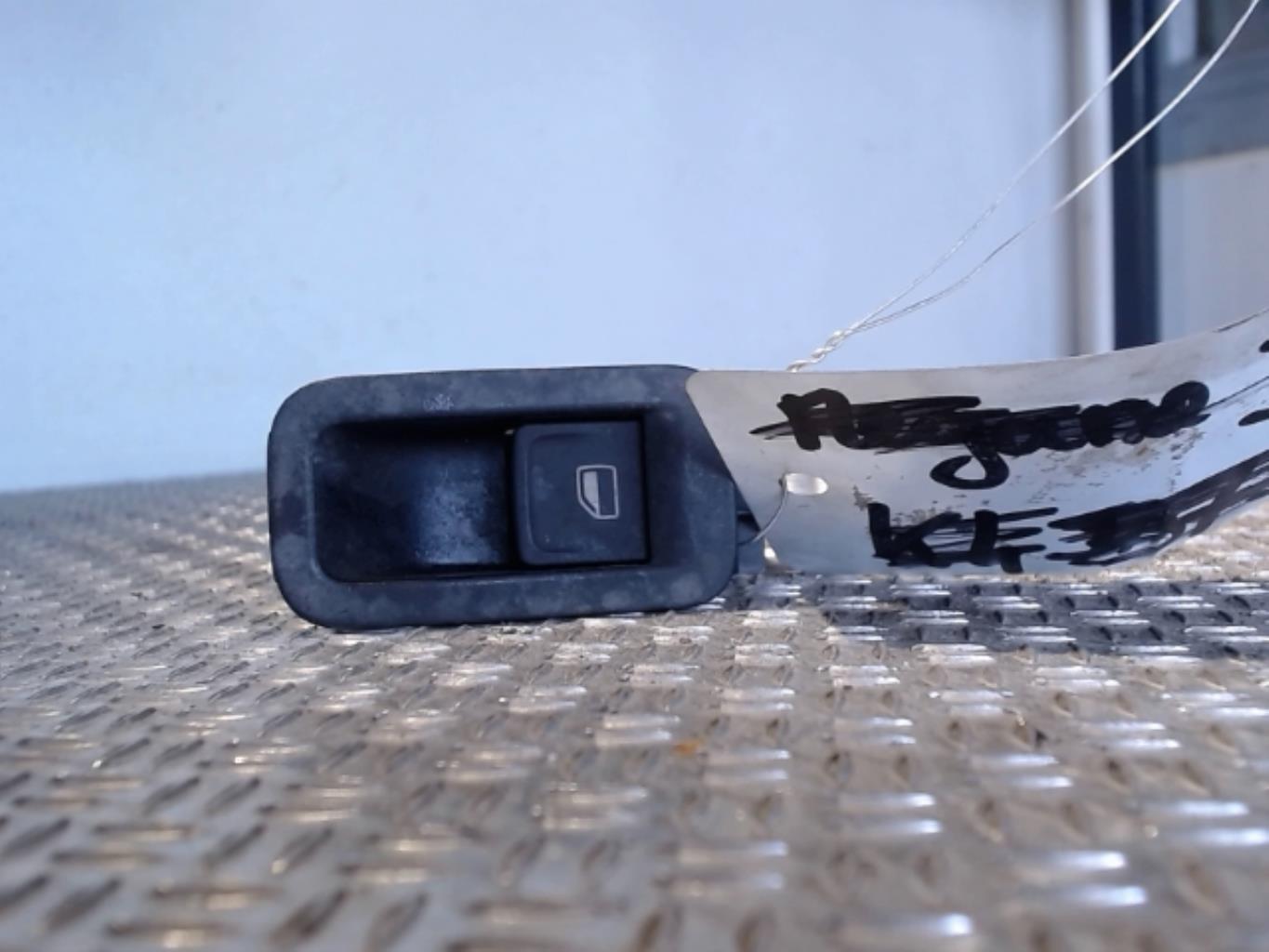 Interruttore lavacristalli posteriore sinistro VOLKSWAGEN POLO 5 PHASE 2 Gasolina - 1