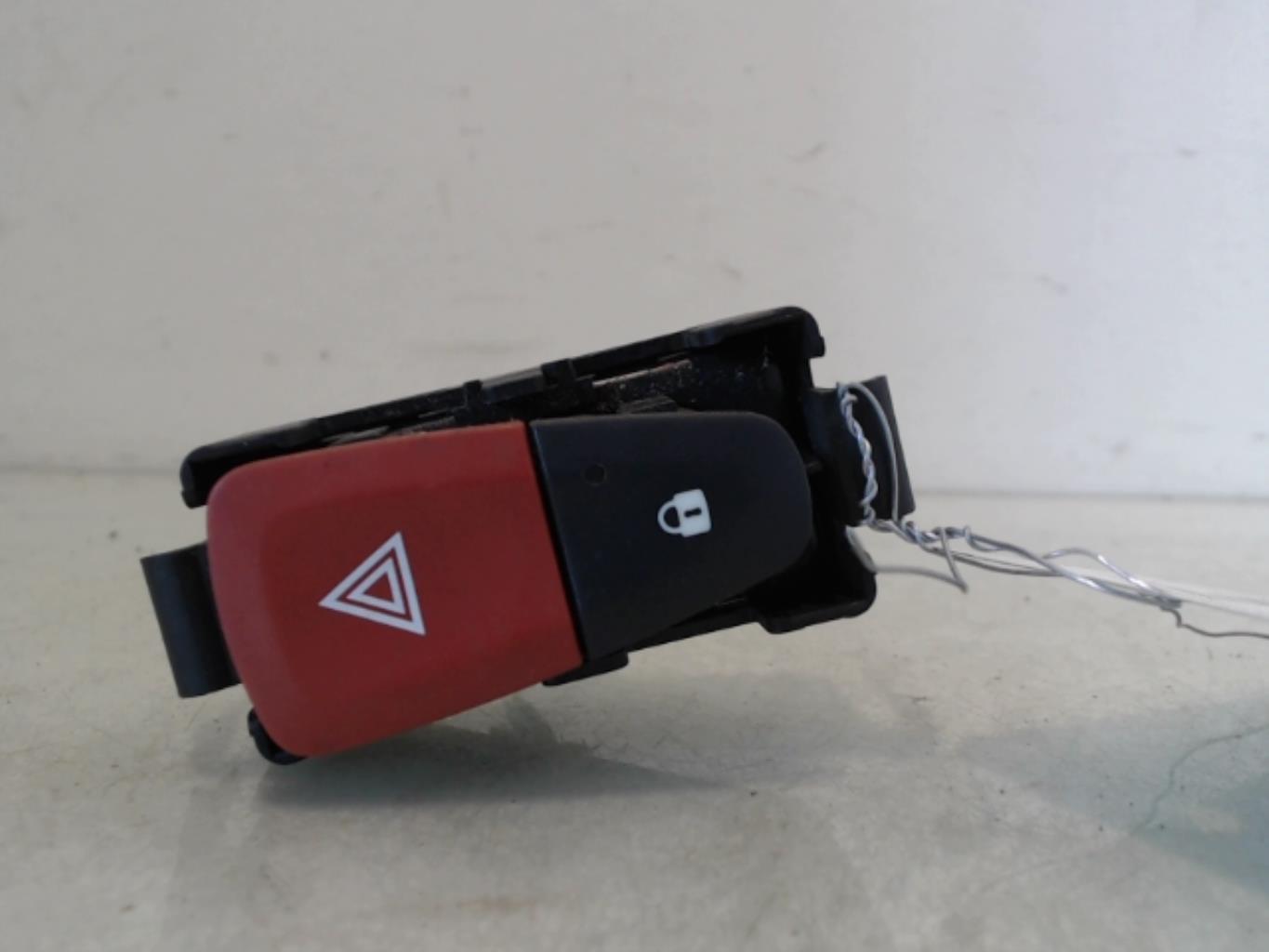 Bouton de warning RENAULT MEGANE 3 PHASE 1 BREAK Diesel - 1