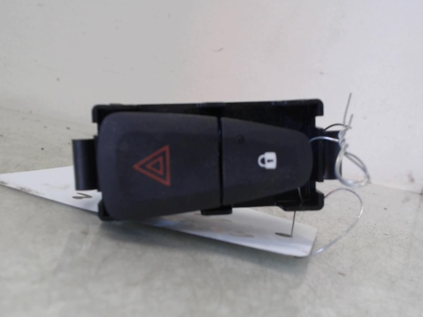 Bouton de warning DACIA SANDERO 2 PHASE 1 Diesel - 1