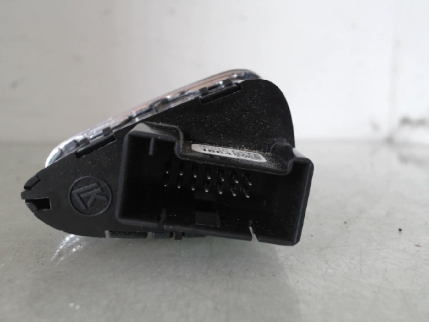 Bouton/Interrupteur OPEL CORSA E Essence - 1