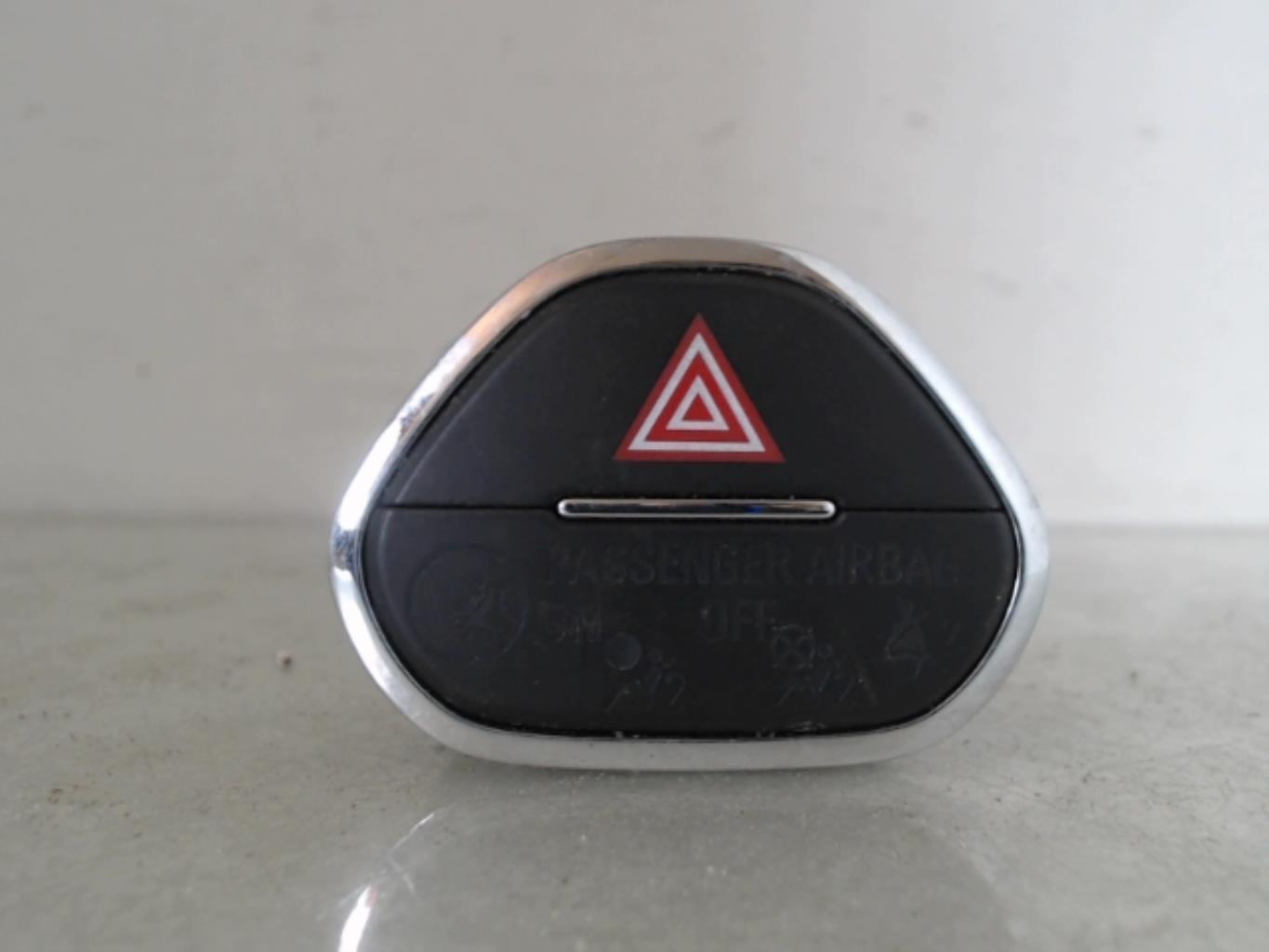 Bouton de warning OPEL CORSA E Essence - 1
