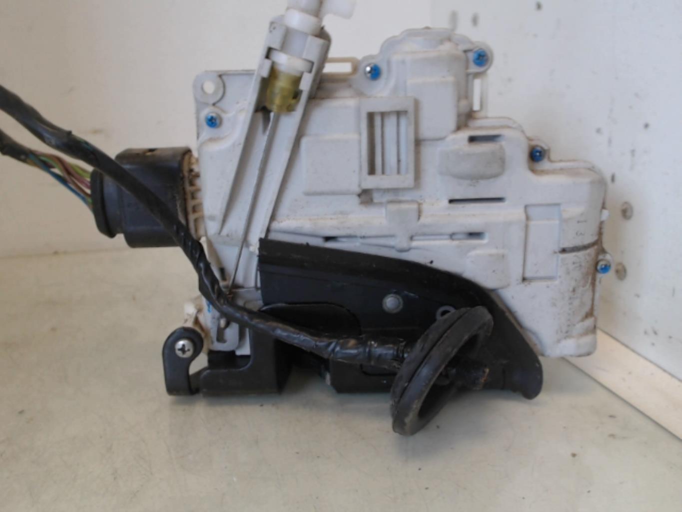 Chiusura centralizzata posteriore destra VOLKSWAGEN TOUAREG 2 PHASE 1 Diésel - 1