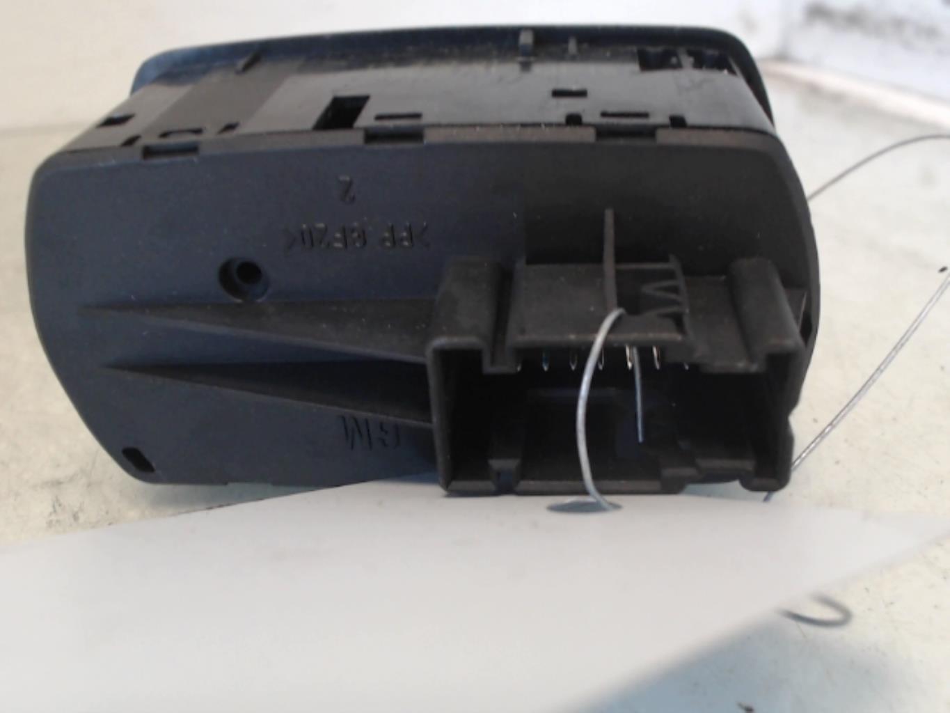 Interrupteur de leve vitre avant gauche OPEL CORSA E Essence - 1