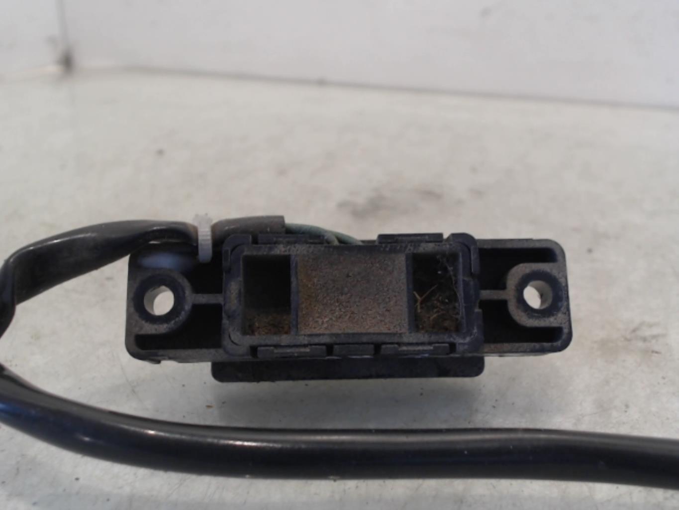 Bouton de coffre SUZUKI SWIFT 4 Diesel - 1