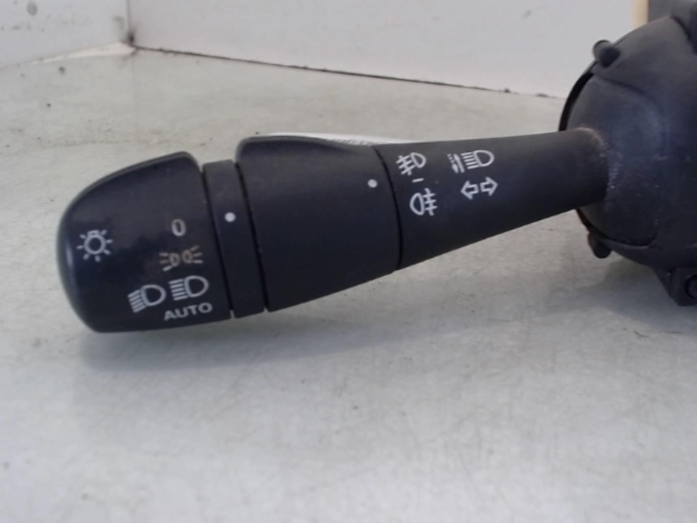 Commodo phare RENAULT CLIO 4 PHASE 1 BREAK Diesel - 1
