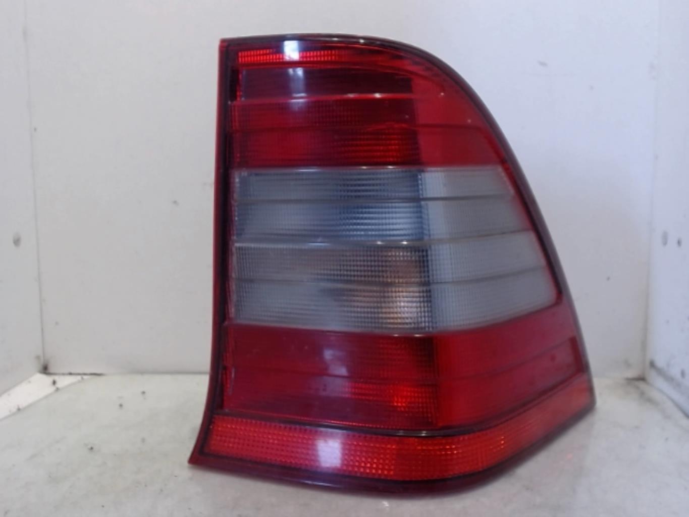 Fanale posteriore principale destro (luci) MERCEDES CLASSE C 202 PHASE 1 BREAK Gasolina - 1