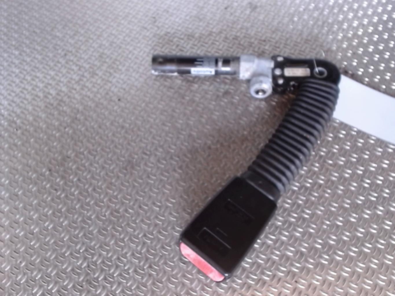 Attache ceinture avant droit BMW SERIE 3 E46 PHASE 2 Diesel - 1