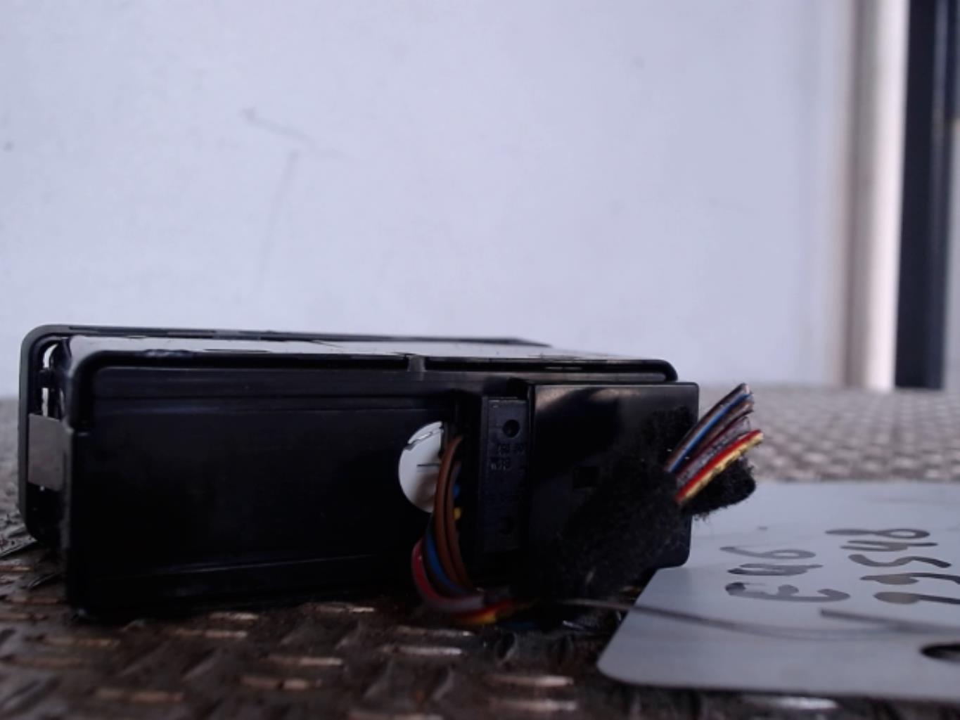 Bouton de warning BMW SERIE 3 E46 PHASE 2 Diesel - 1