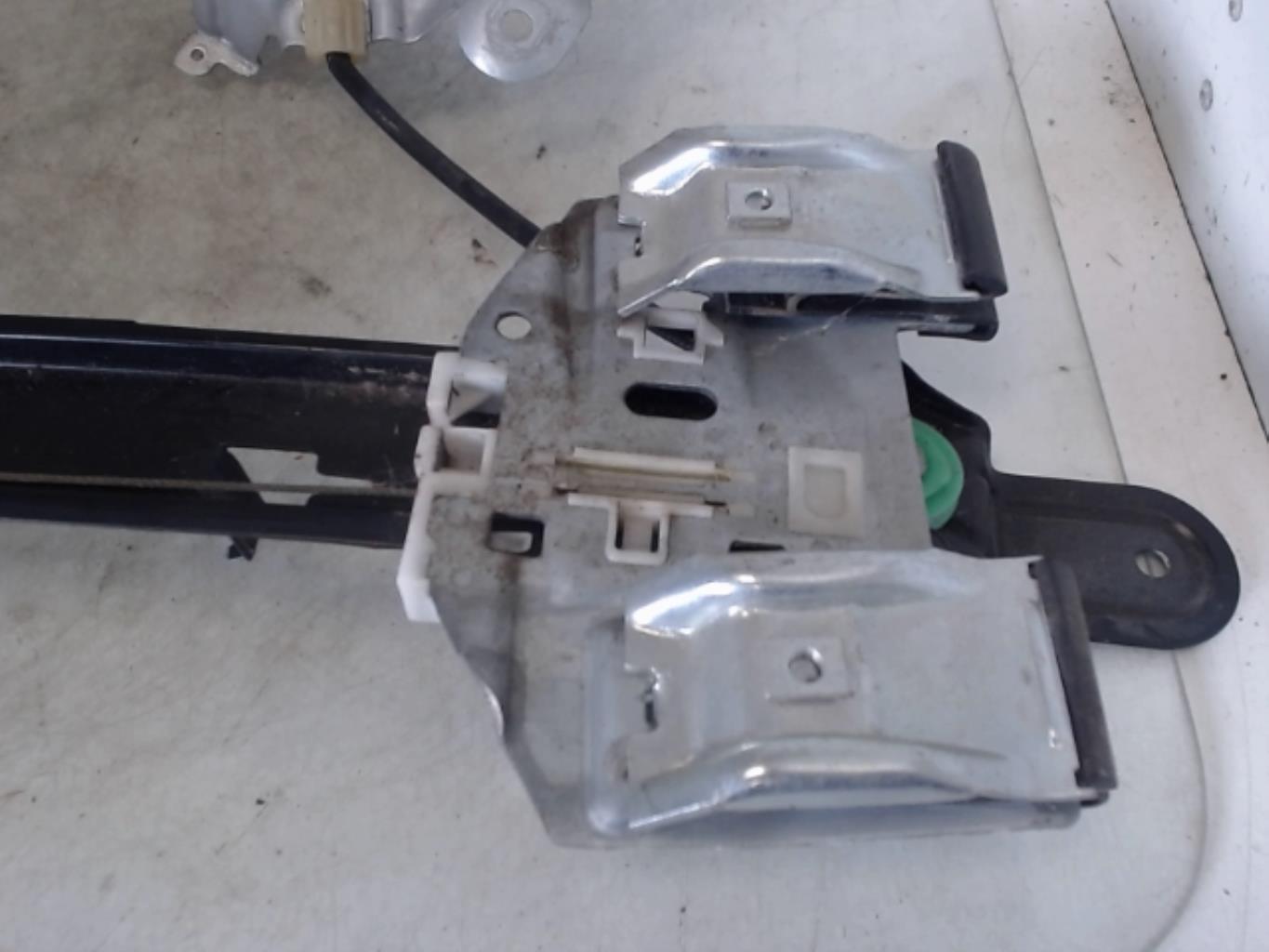Alzacristalli manuale posteriore sinistro SEAT LEON 2 PHASE 2 Diésel - 1
