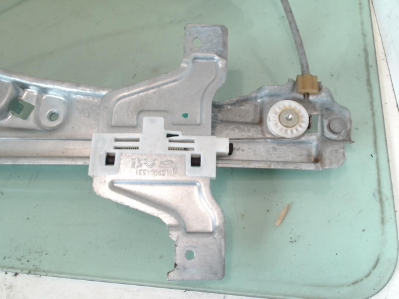 Alzacristalli manuale posteriore destro CITROEN C3 3 PHASE 1 Gasolina - 1
