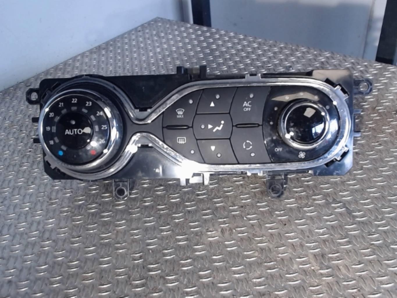 Commande chauffage RENAULT CLIO 4 PHASE 1 BREAK Diesel - 1