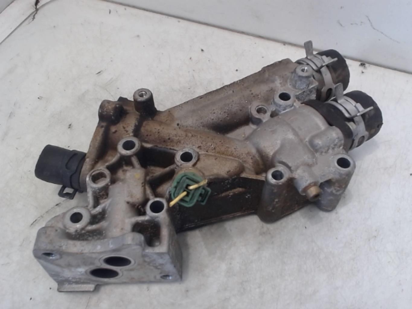Boitier eau CITROEN C5 1 PHASE 1 Essence - 1