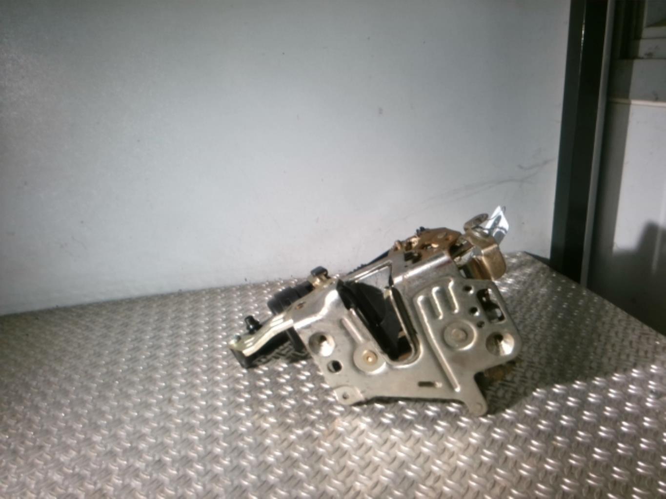 Chiusura centralizzata posteriore destra MERCEDES CLASSE C 202 PHASE 1 BREAK Gasolina - 1