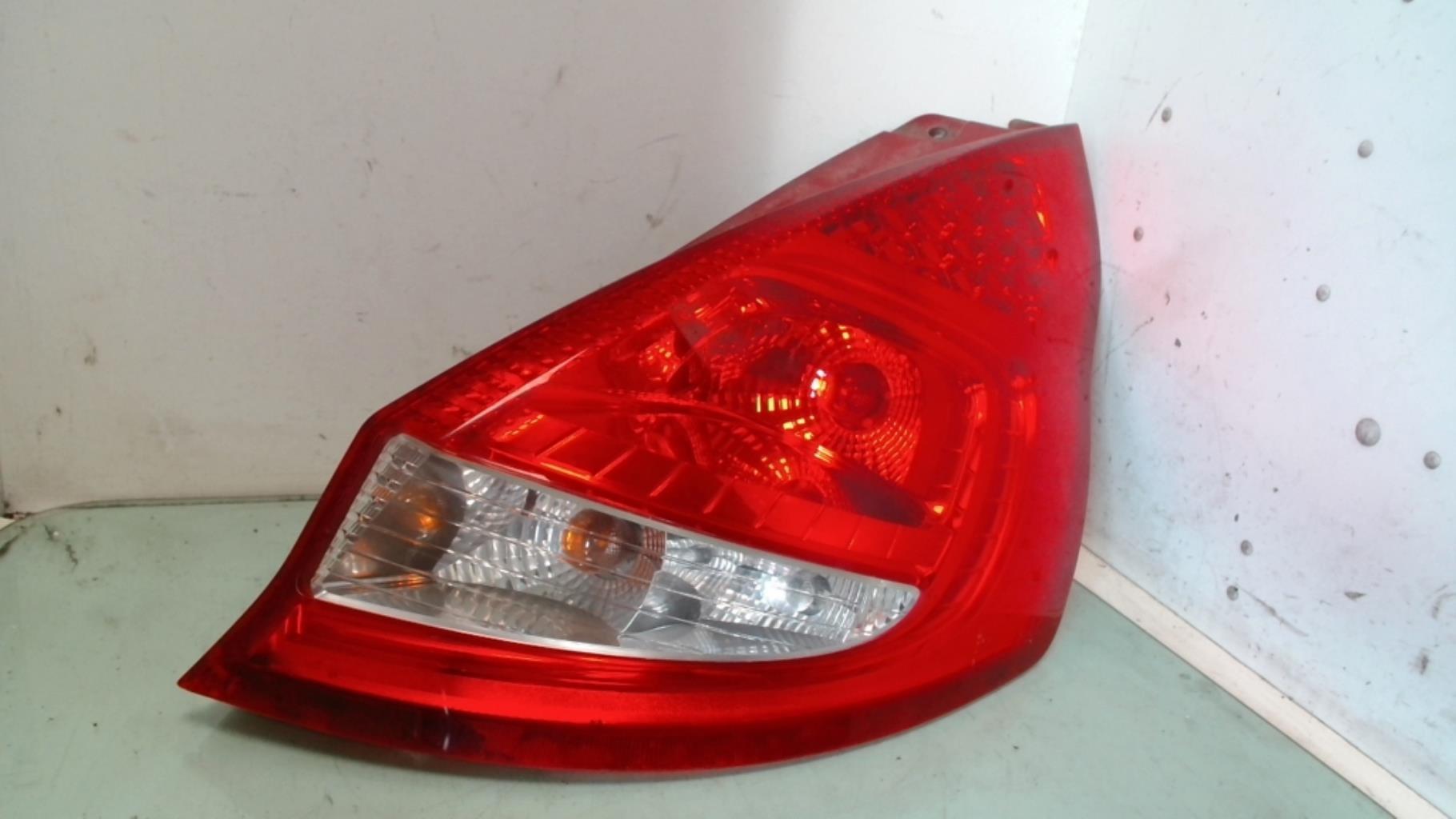 Fanale posteriore principale destro (luci) FORD FIESTA 6 PHASE 1 Diésel - 1