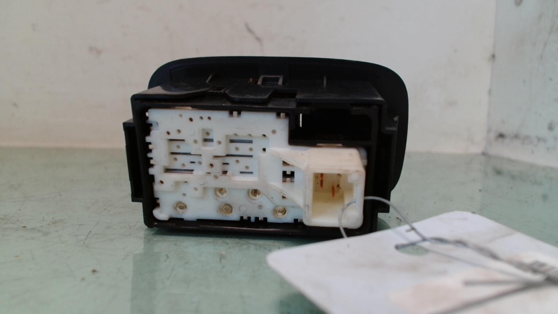 Interruttore lavacristalli posteriore sinistro TOYOTA AURIS 1 PHASE 2 Diésel - 1