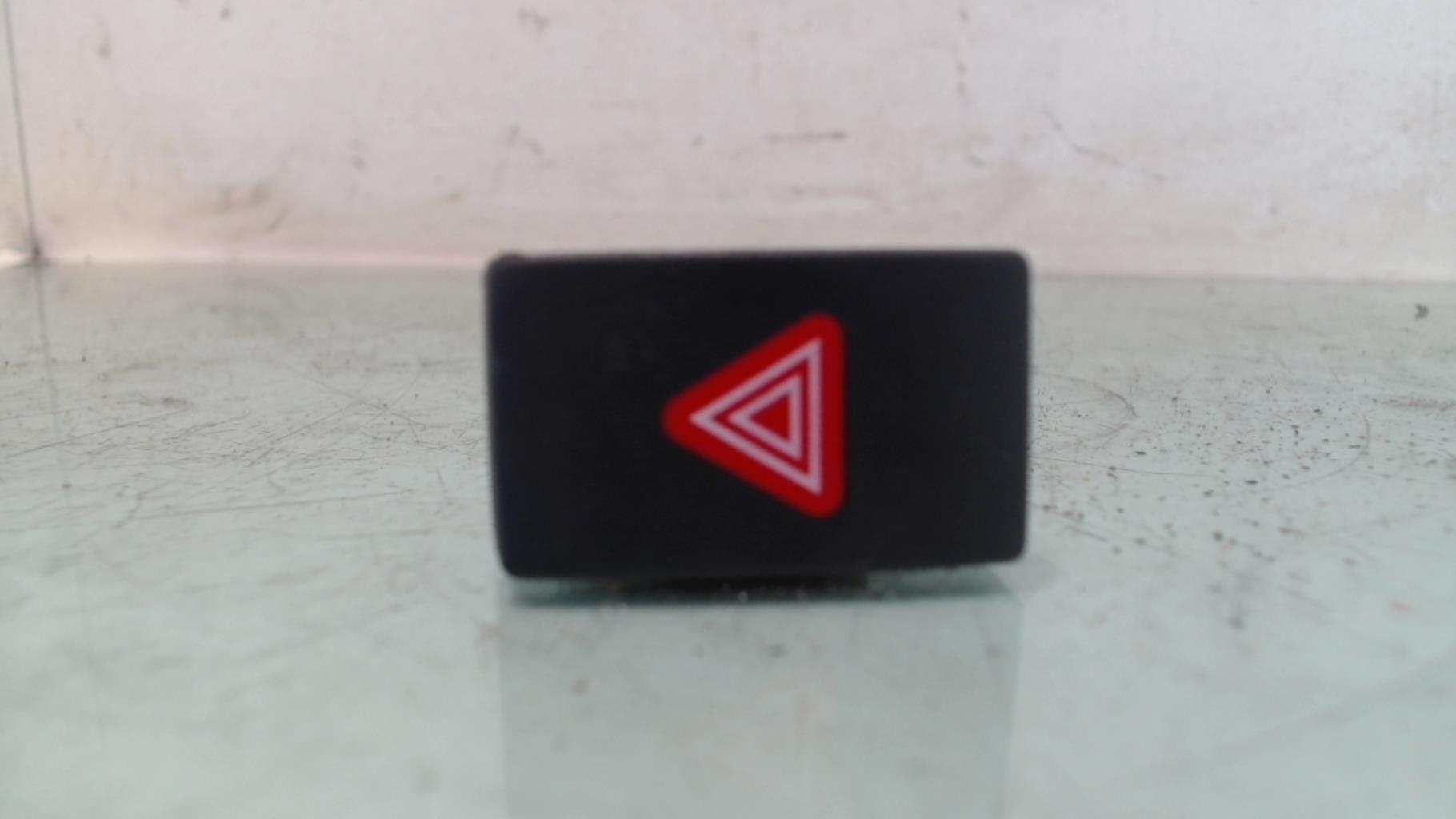 Bouton de warning VOLKSWAGEN GOLF 6 Diesel - 1