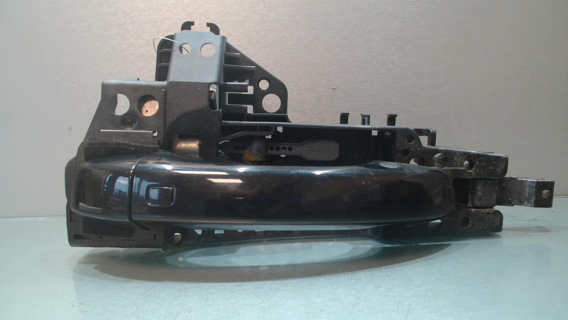 Maniglia portiera posteriore sinistra AUDI A6 4 AVANT PHASE 1 BREAK Diésel - 1