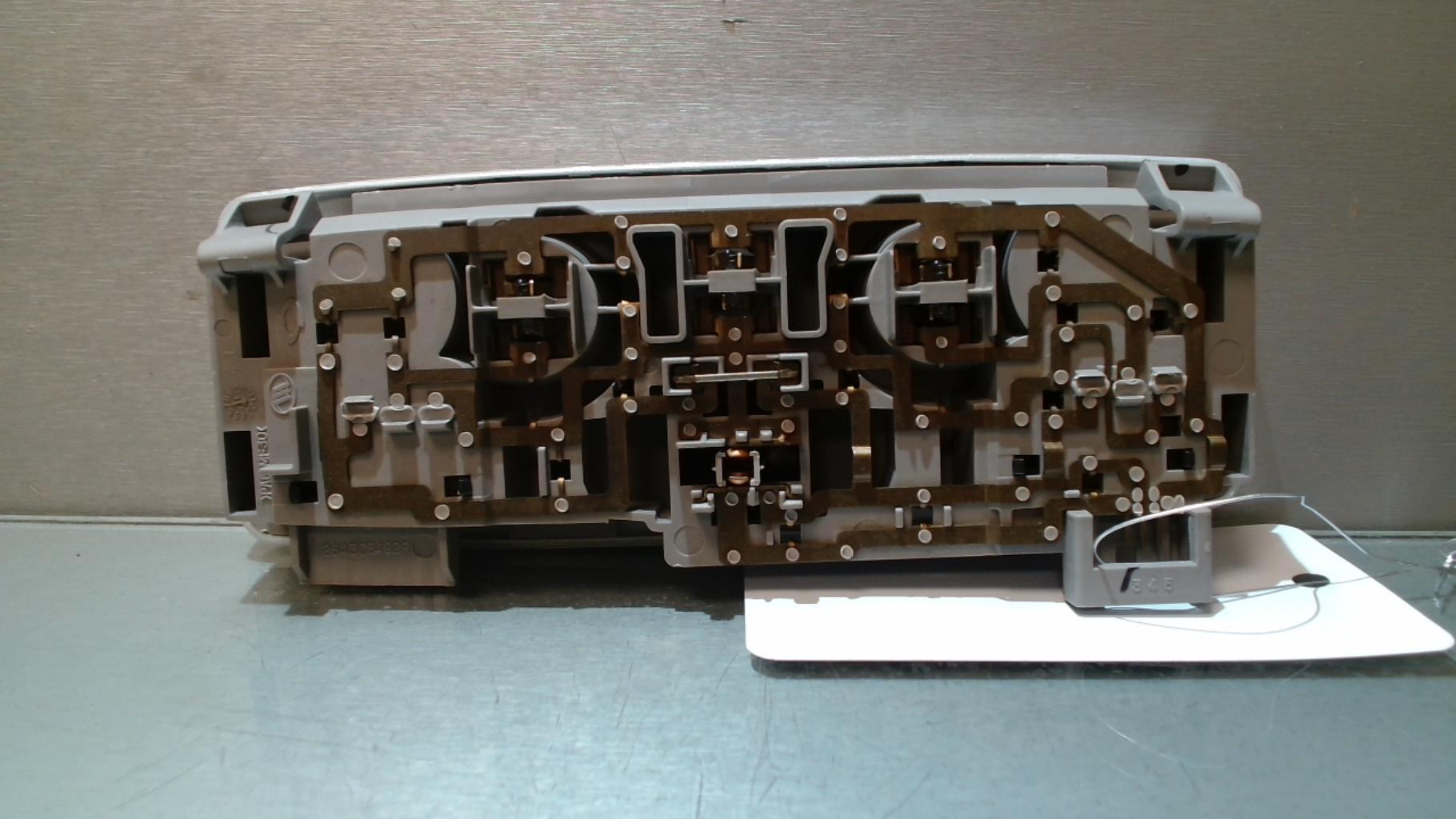 Eclairage de plafonnier RENAULT LATITUDE Diesel - 1