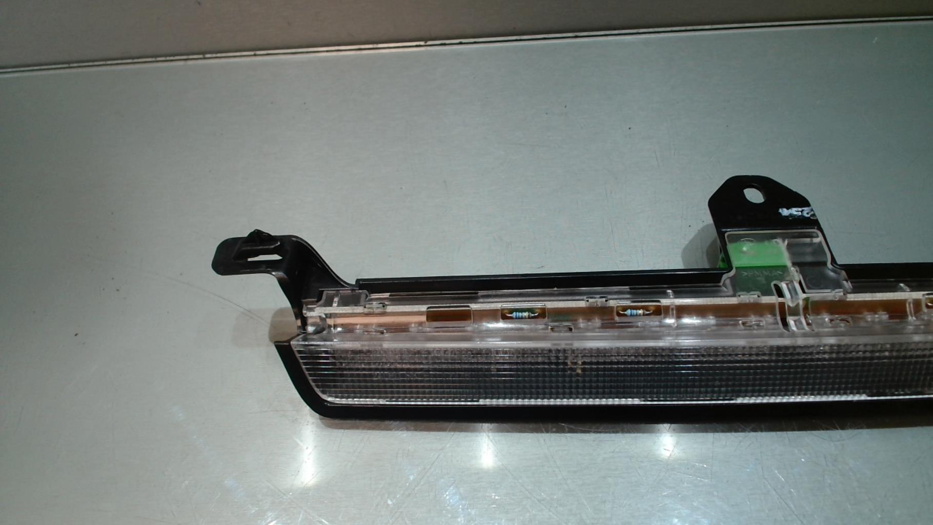Feu arriere stop central VOLVO V 70 1 PHASE 2 BREAK Diesel - 1