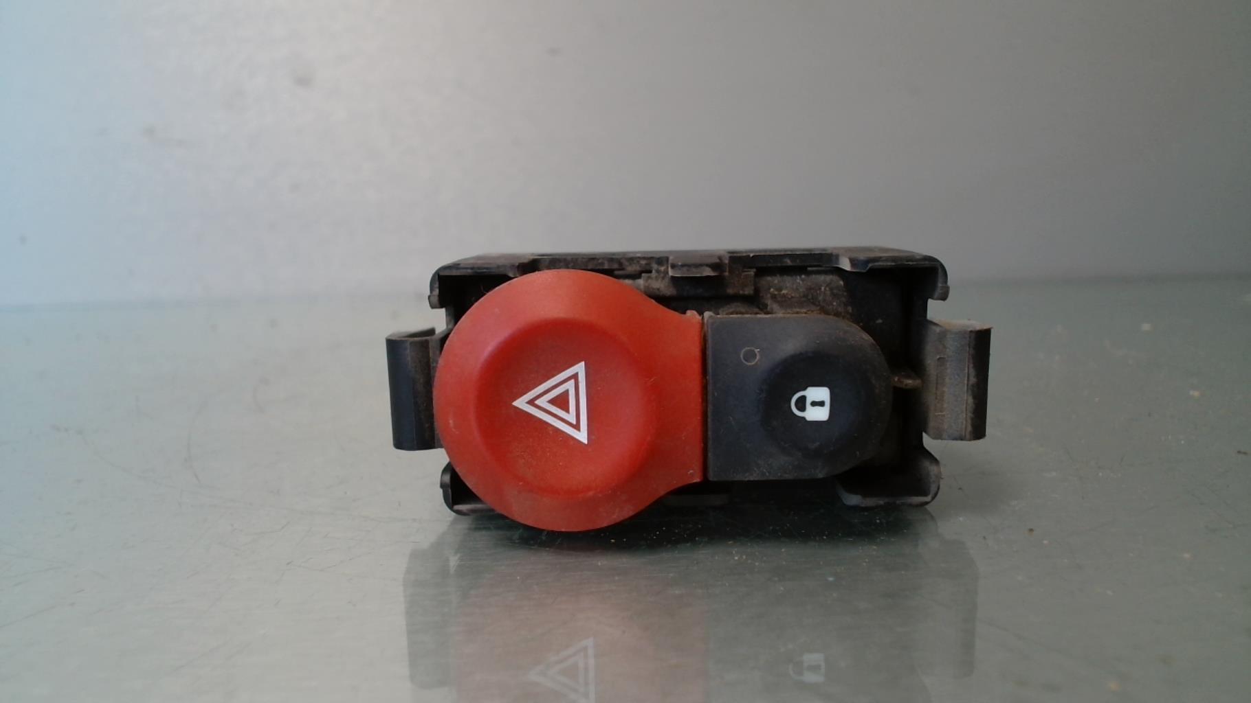Bouton de warning RENAULT KANGOO 2 PHASE 1 Diesel - 1