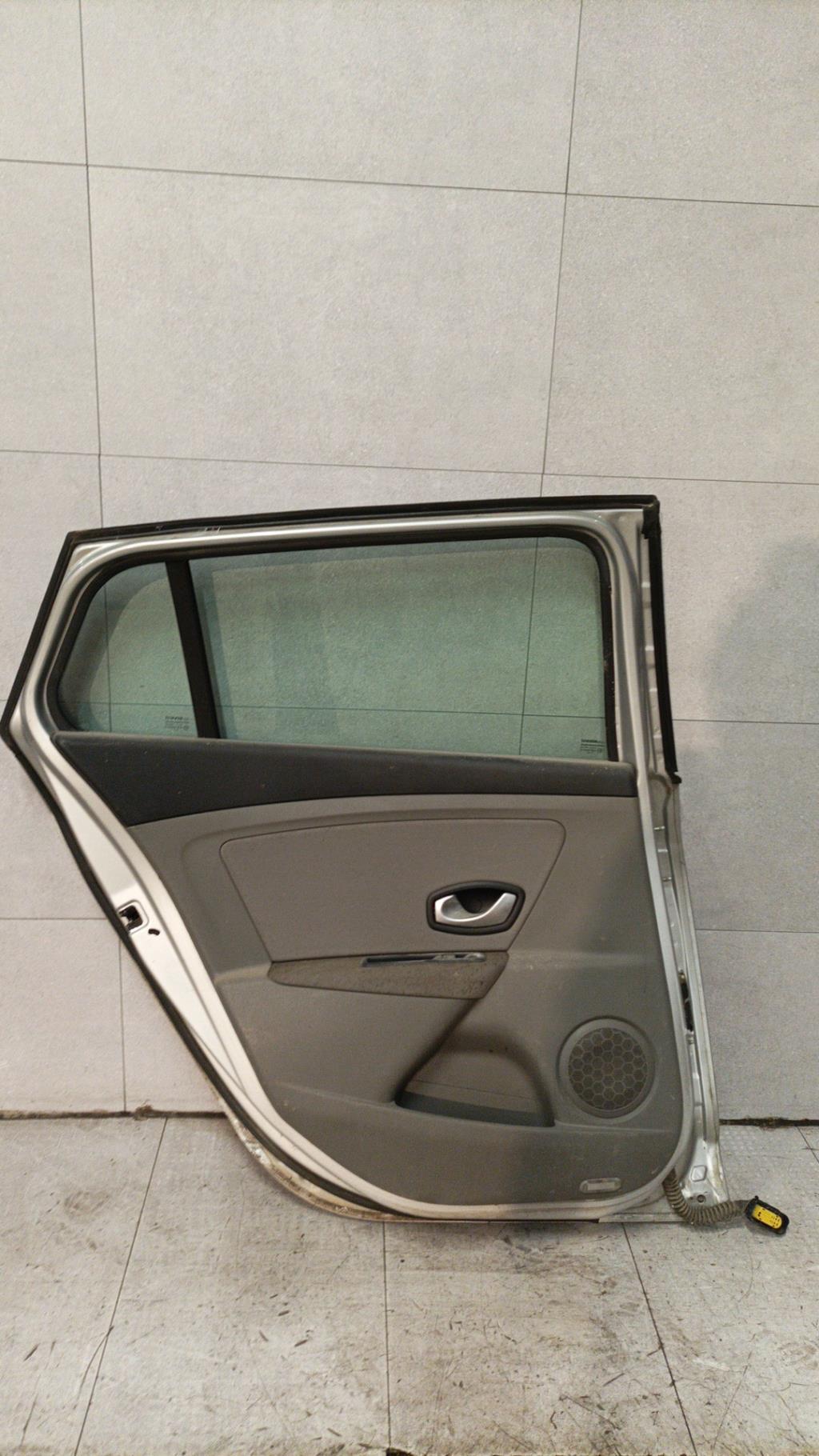 Portiera posteriore sinistra RENAULT MEGANE 3 PHASE 1 BREAK Diésel - 1