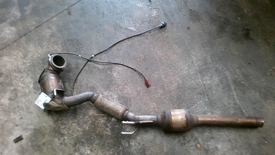 Catalyseur (echappement) VOLKSWAGEN BEETLE 2 PHASE 2 Essence - 1