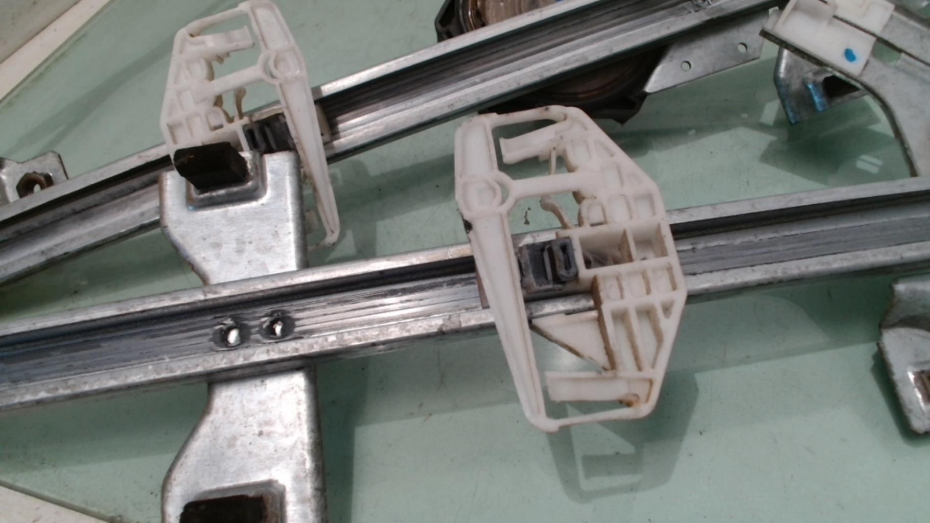 Alzacristalli manuale anteriore destro CITROEN BERLINGO 1 PHASE 2 Diésel - 1