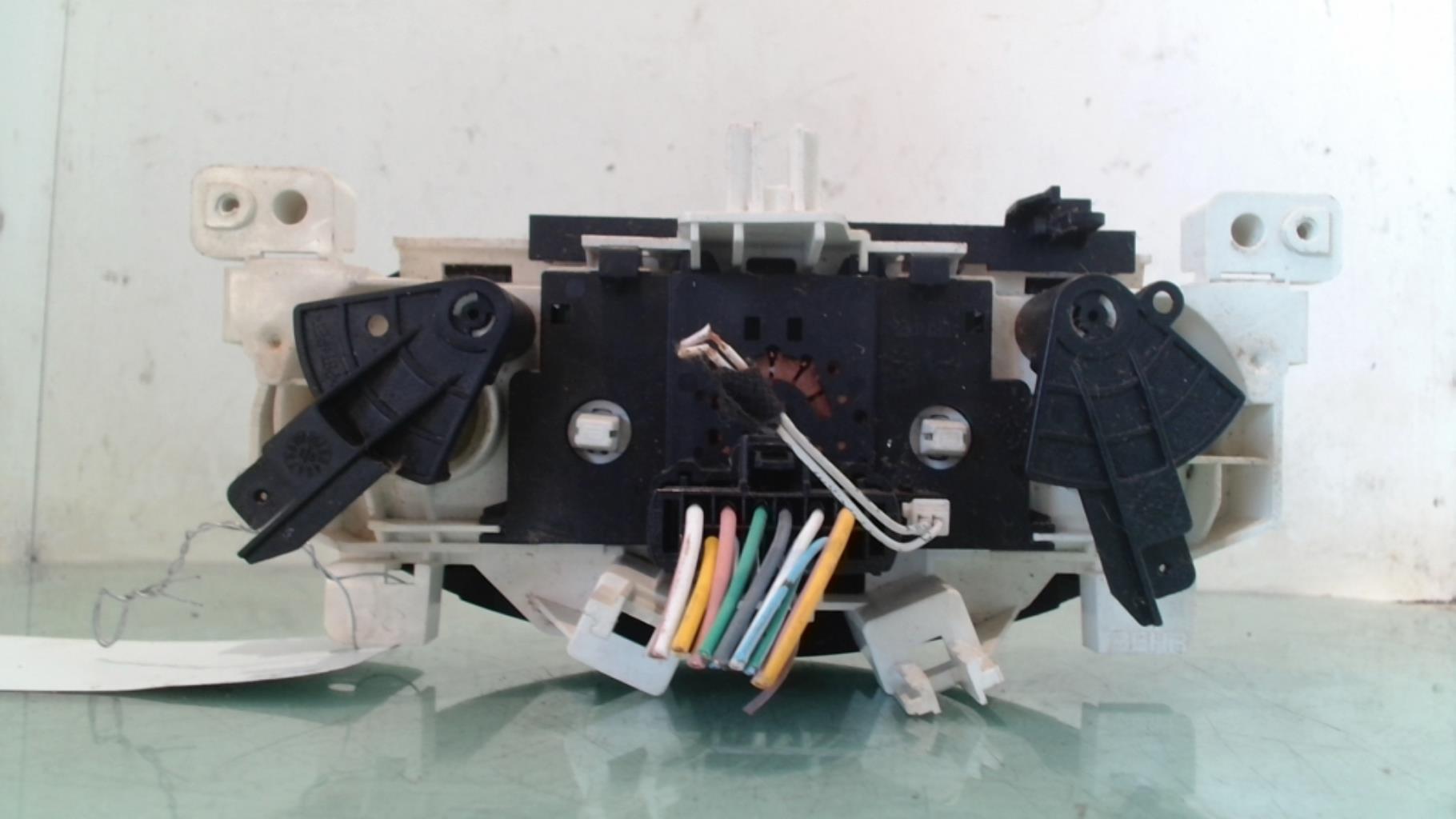 Commande chauffage RENAULT TWINGO 3 PHASE 1 Essence - 1