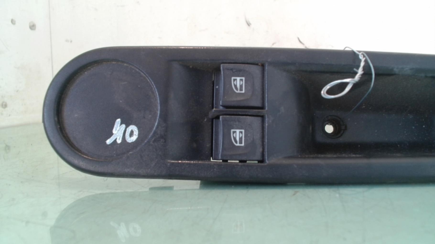 Interrupteur de leve vitre RENAULT TWINGO 3 PHASE 1 Essence - 1