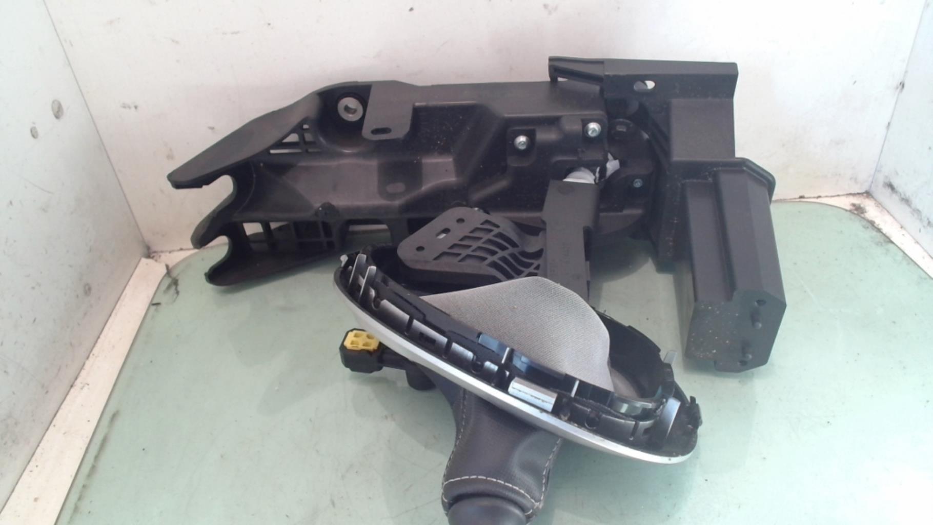 Levier de vitesses NISSAN JUKE 1 PHASE 2 Diesel - 1