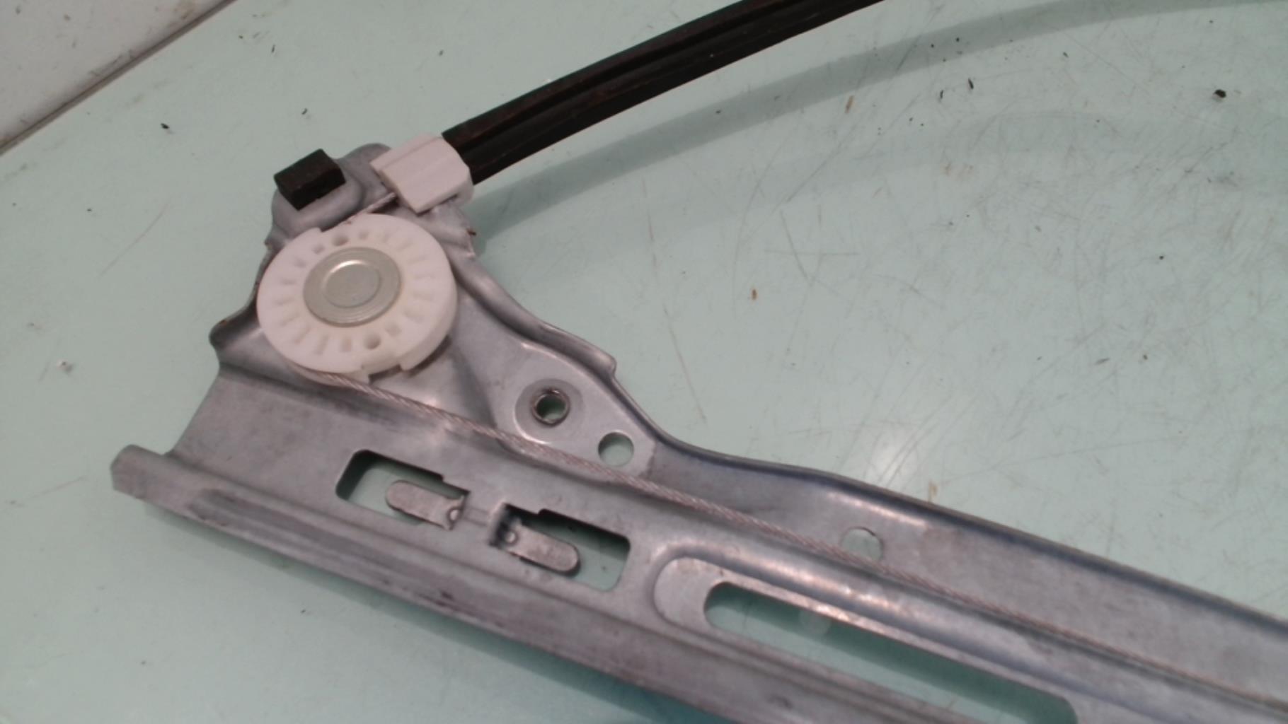 Alzacristalli manuale posteriore destro PEUGEOT 308 2 PHASE 1 Diésel - 1