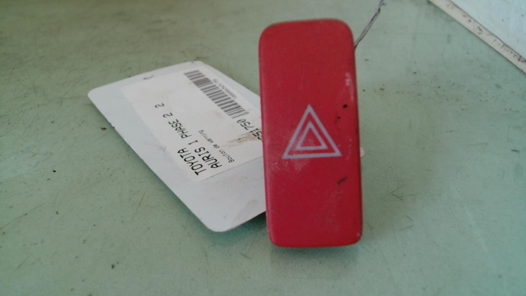 Bouton de warning TOYOTA AURIS 1 PHASE 2 Diesel - 1