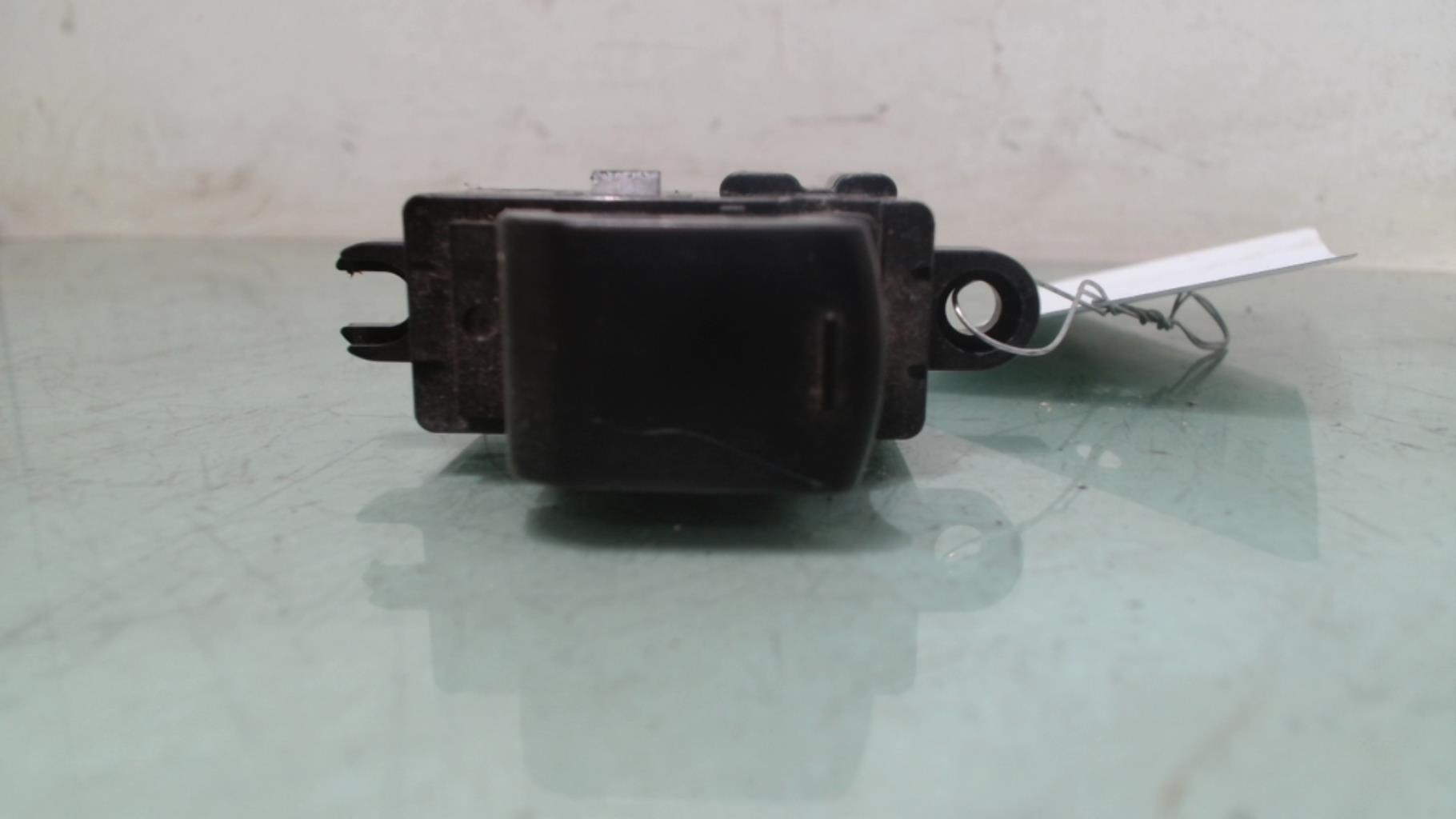 Interruttore lavacristalli posteriore destro NISSAN QASHQAI 1 PHASE 2 Diésel - 1
