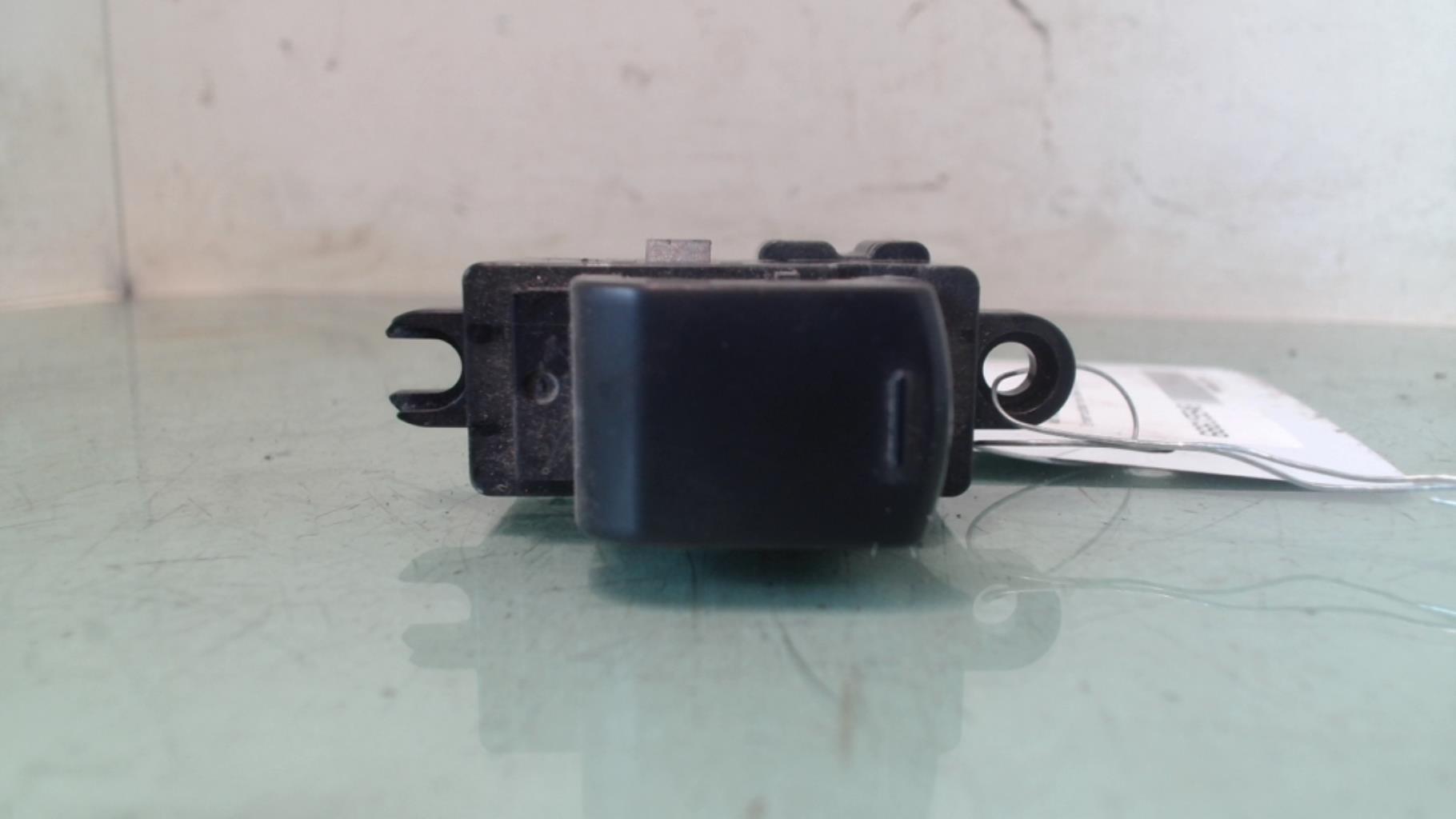 Interruttore lavacristalli posteriore sinistro NISSAN QASHQAI 1 PHASE 2 Diésel - 1