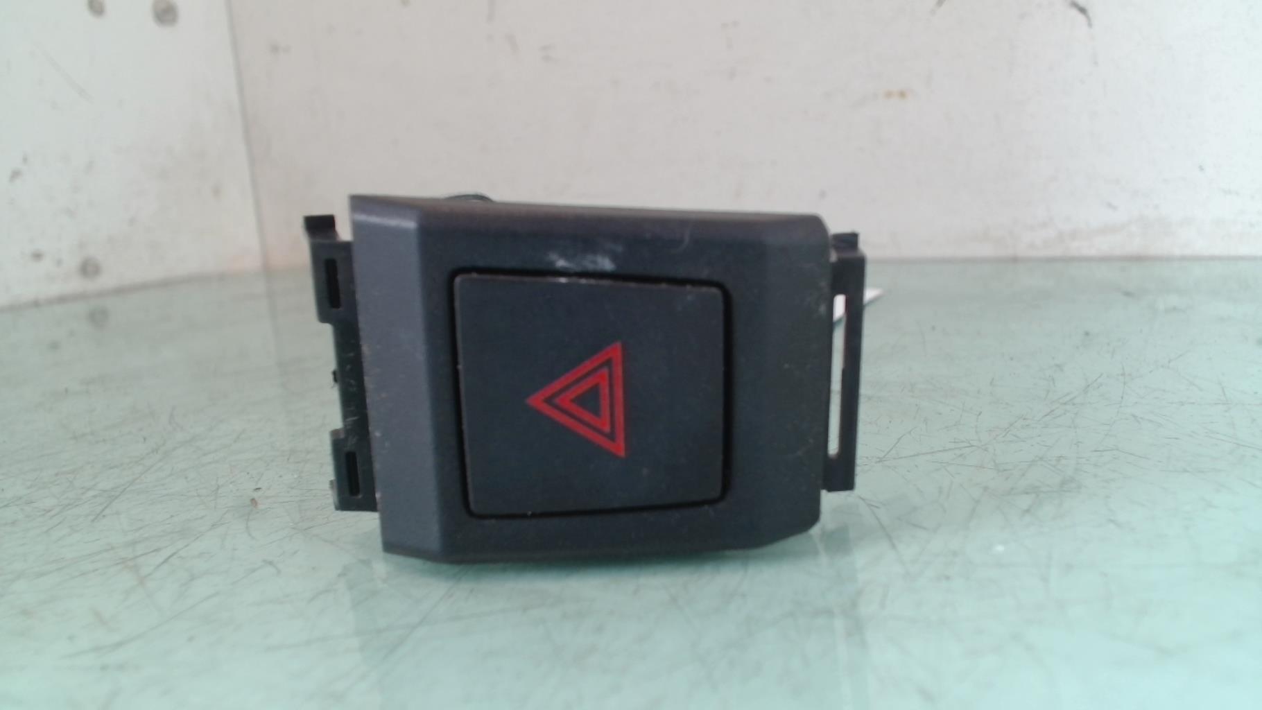 Bouton de warning SEAT IBIZA 5 PHASE 1 Essence - 1