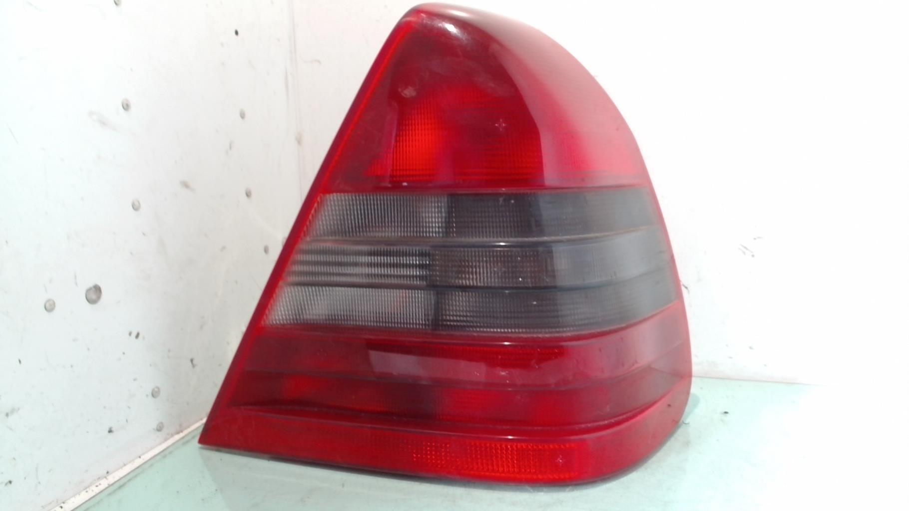Fanale posteriore principale destro (luci) MERCEDES CLASSE C 202 PHASE 1 Diésel - 1